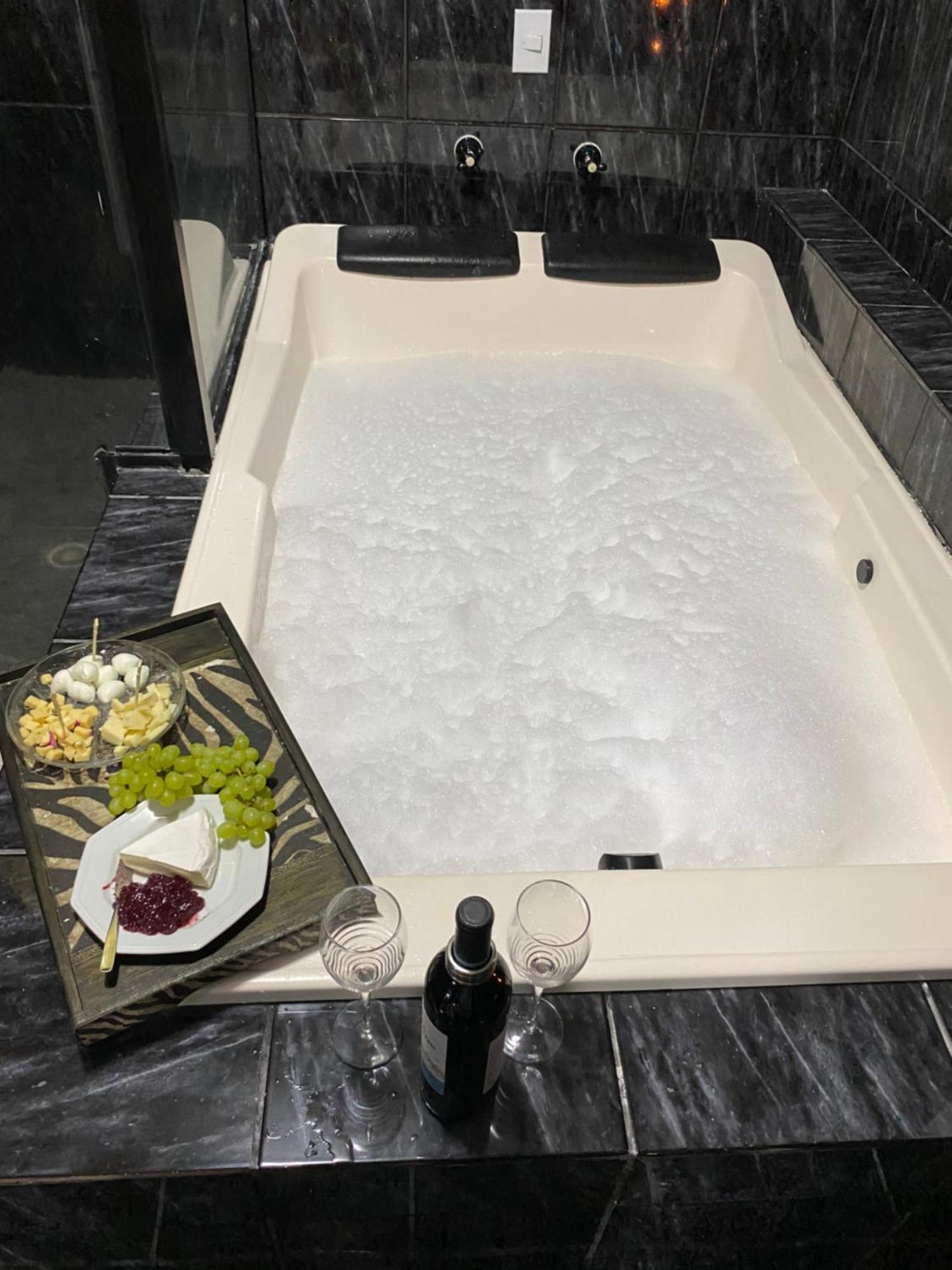 Bahan Suites Privativas - Ideal Para Casais อูบาตูบา ภายนอก รูปภาพ