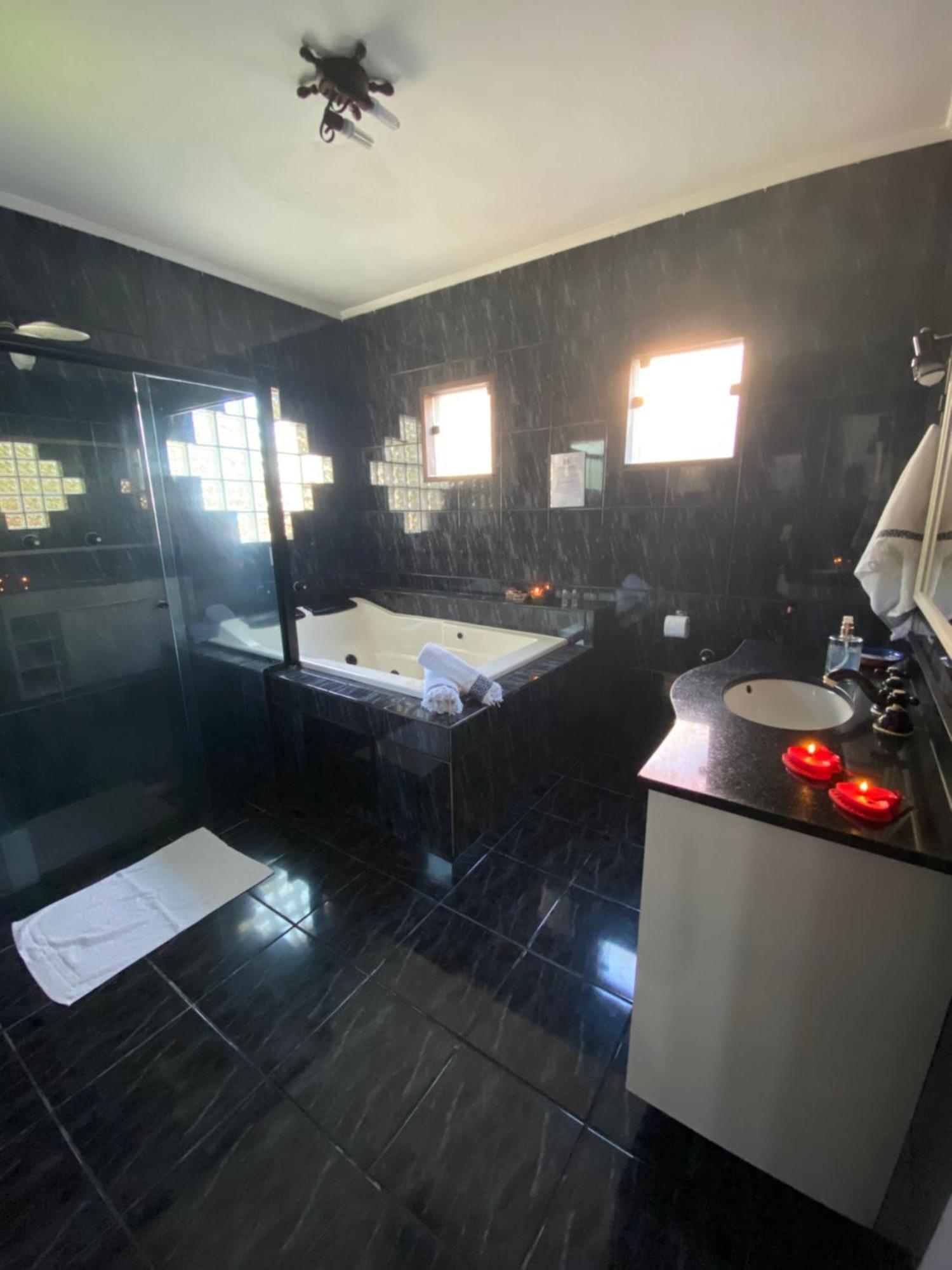 Bahan Suites Privativas - Ideal Para Casais อูบาตูบา ภายนอก รูปภาพ